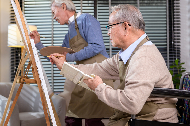sv senior man working on a painting Sunny Vista Senior Living Community in Colorado Springs, CO - sv senior man working on a painting