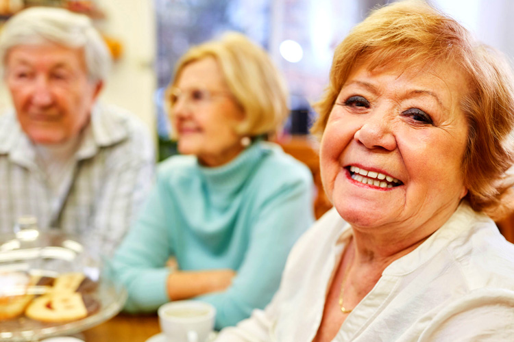 sunny vista senior woman eating with a group Sunny Vista Senior Living Community in Colorado Springs, CO - sunny vista senior woman eating with a group