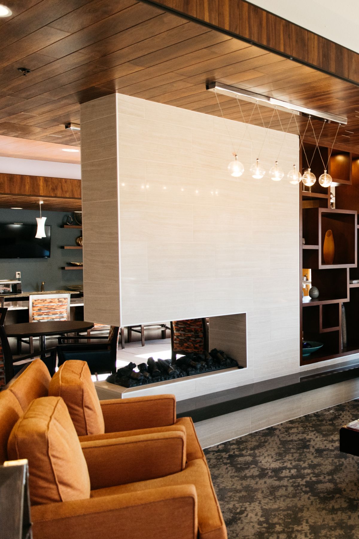 Sunny Vista Senior Living Community in Colorado Springs, CO - the retreat front living room