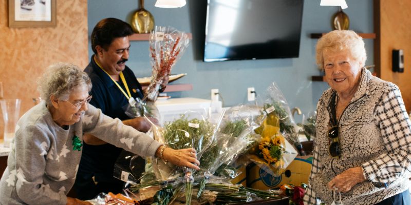 Sunny Vista Senior Living Community in Colorado Springs, CO - the retreat life enrichment residents landscape